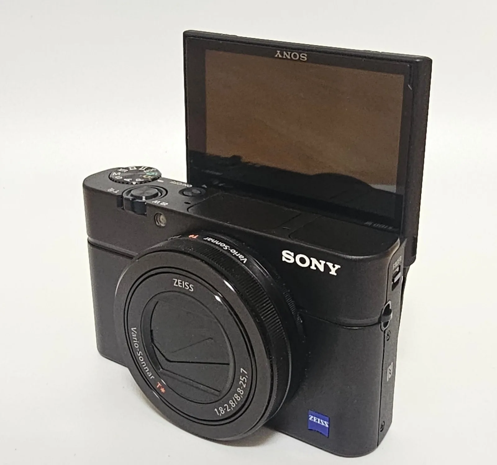 Sony Cyber-shot DSC-RX100 III, Ansicht 3